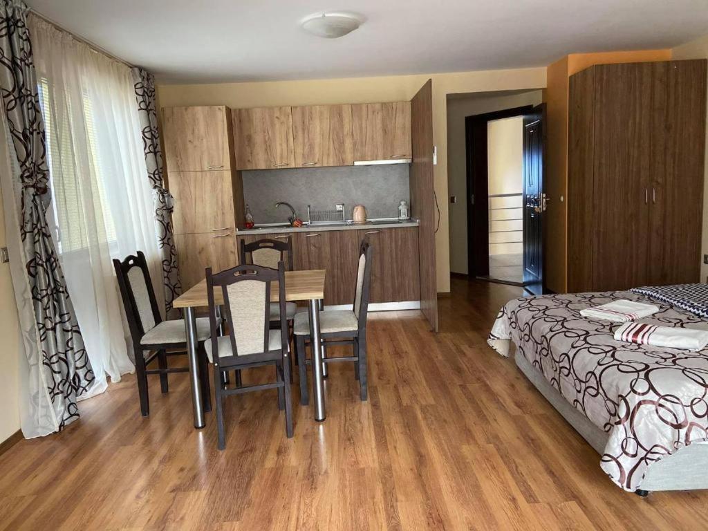 Kot Garden Guest House ساباريفا بانيا المظهر الخارجي الصورة