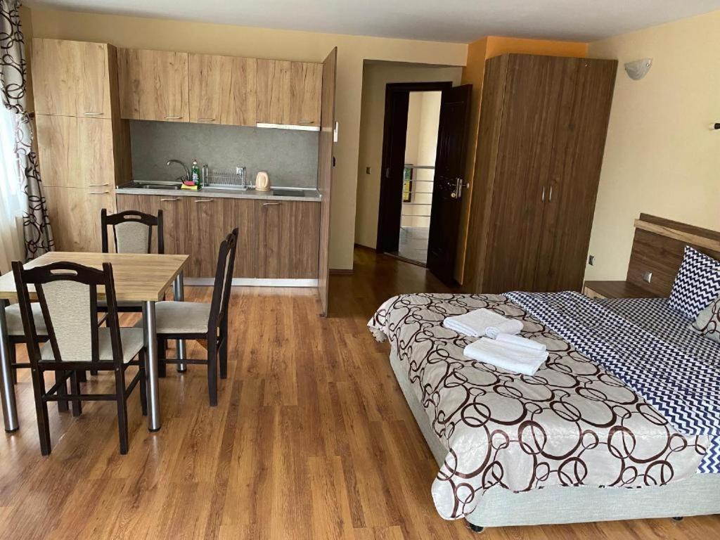 Kot Garden Guest House ساباريفا بانيا المظهر الخارجي الصورة