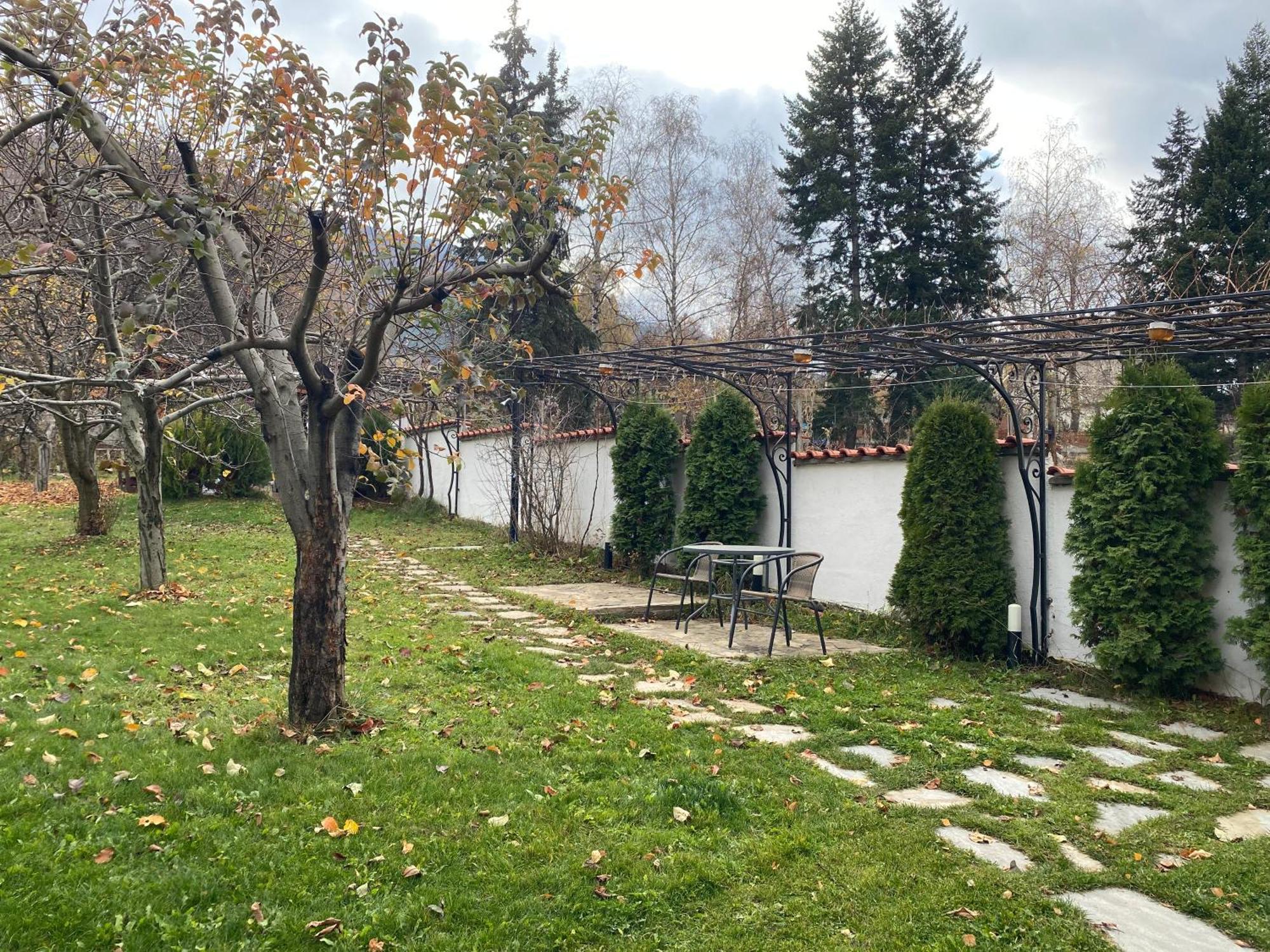 Kot Garden Guest House ساباريفا بانيا المظهر الخارجي الصورة